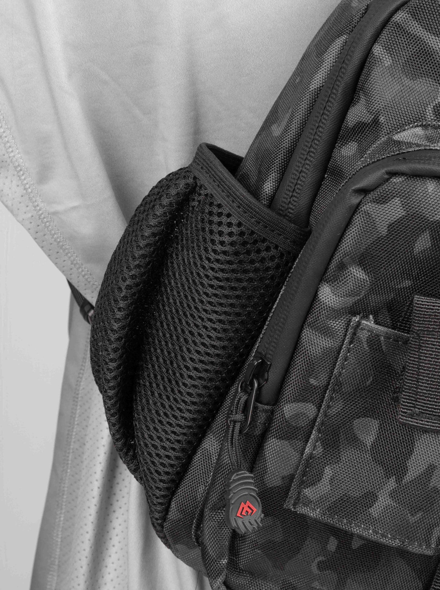 Mikado Rucksack - Sling Bag Small Black Camo (29x18x10 cm) - 1 Stk.